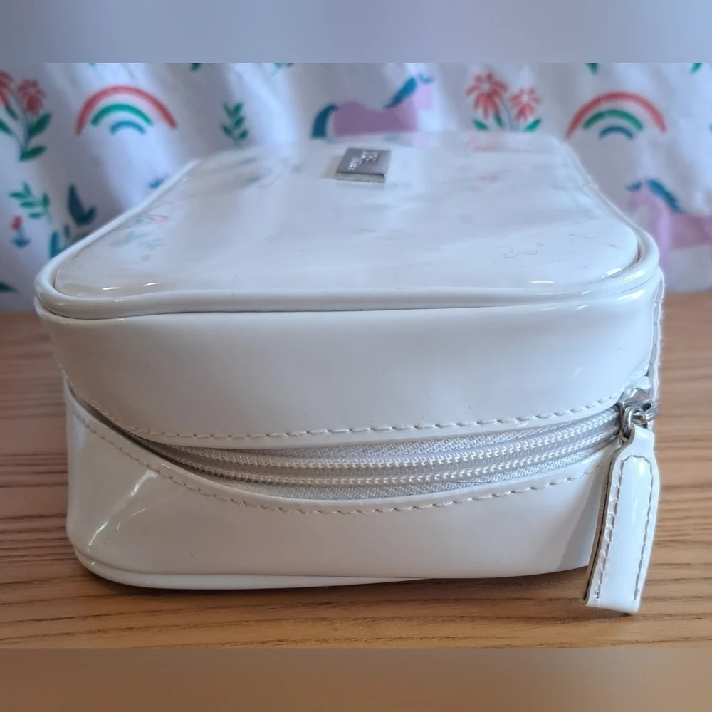 Burberry Parfum The Beat White Patent Cosmetic Makeup Beauty Travel Pouch Bag